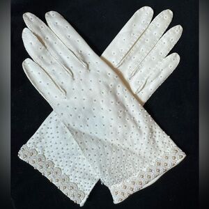 Feminine Vintage 50s Ivory Bridal Gloves Pristine Pearl Heirloom -Unworn, Size 7